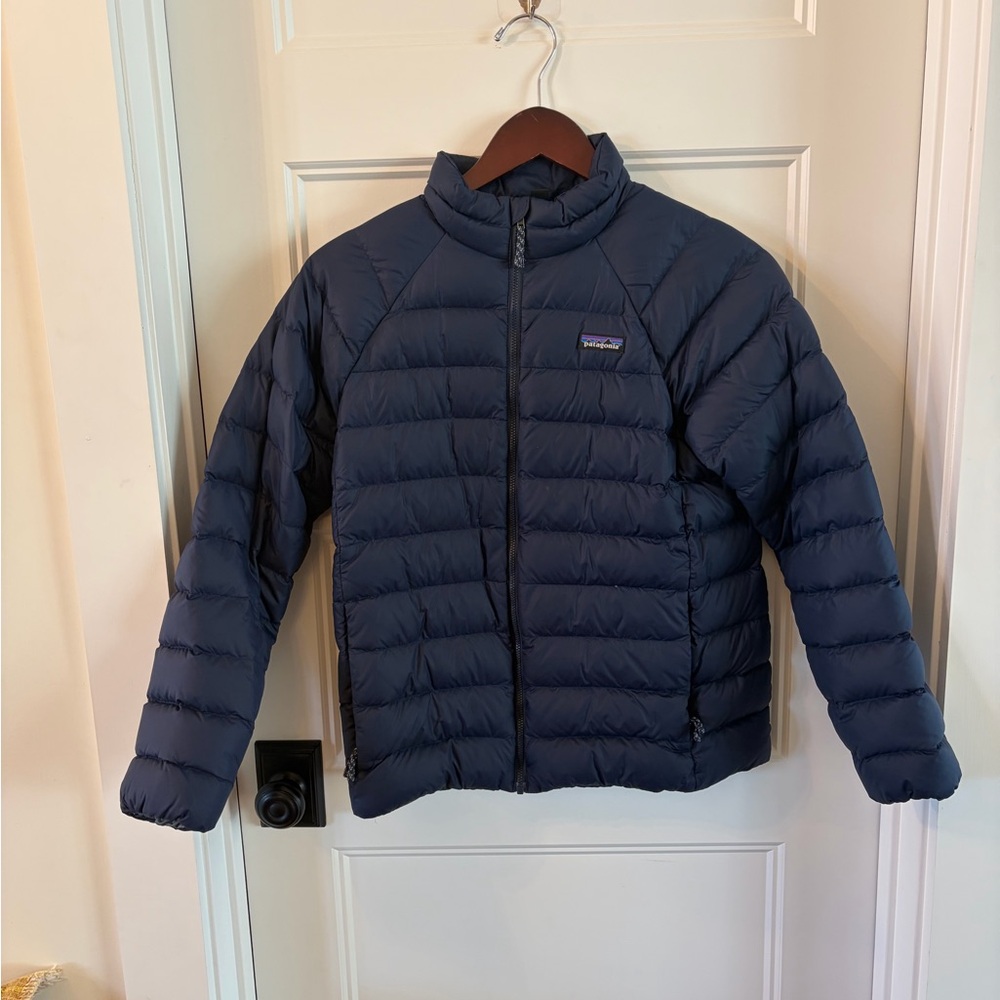 Patagonia Kids Navy Puffer Jacket Excellent condition.